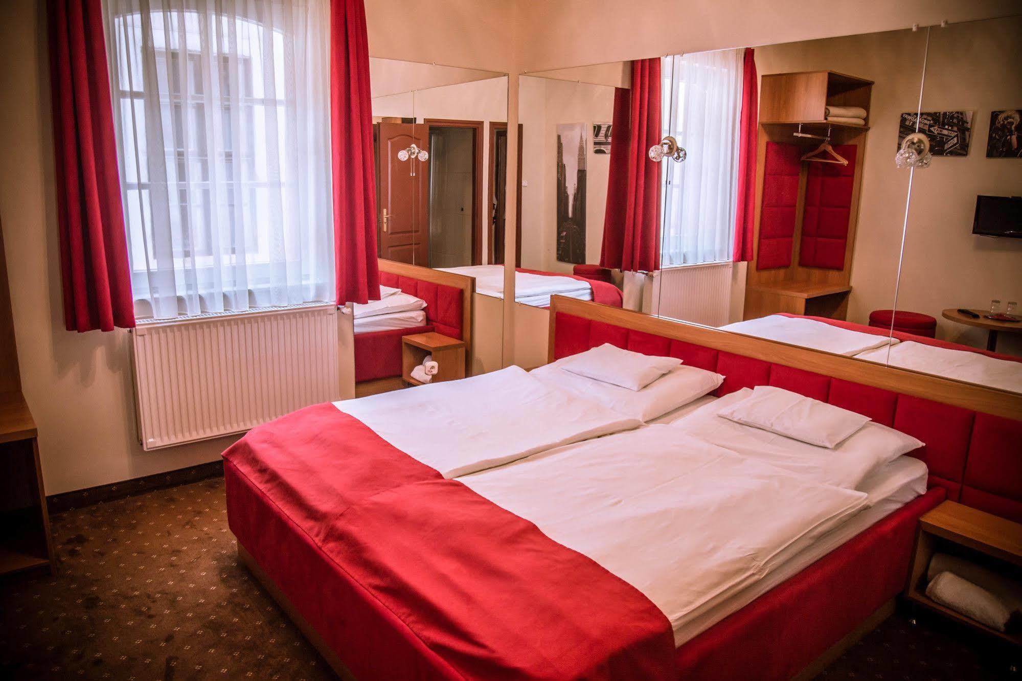 Soho Apartmanhaz Дьёр Экстерьер фото